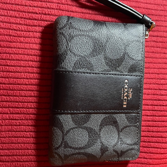 Cute and sassy Coach wrist wallet! - Picture 2 of 3